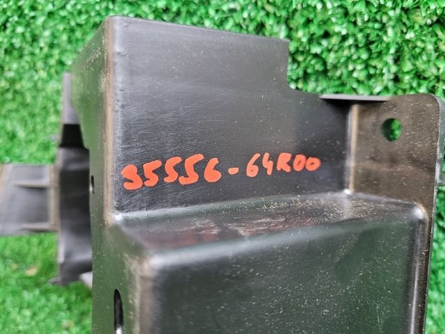 bontott SUZUKI SX4 S-Cross II Bal Ködfényszóró Tartó