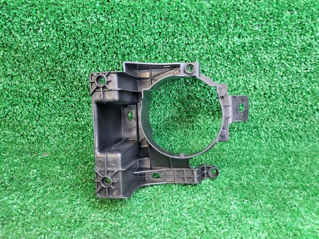 bontott SUZUKI SX4 S-Cross II Bal Ködfényszóró Tartó