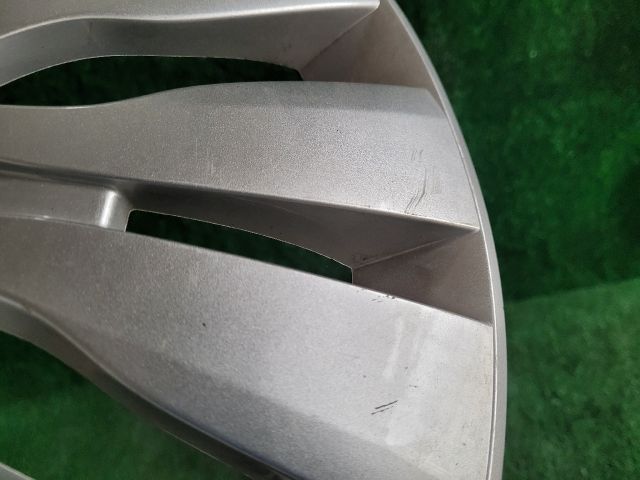 bontott SUZUKI SX4 S-Cross II Dísztárcsa (1 db)