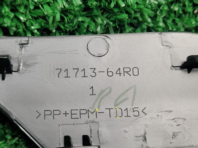 bontott SUZUKI SX4 S-Cross II Első Vonószem Burkolat