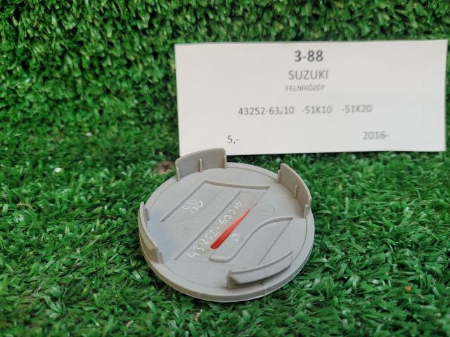 bontott SUZUKI SX4 S-Cross II Felniközép (1 db)