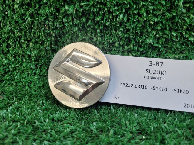 bontott SUZUKI SX4 S-Cross II Felniközép (1 db)