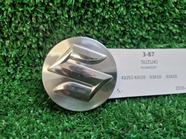 bontott SUZUKI SX4 S-Cross II Felniközép (1 db)