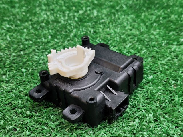 bontott SUZUKI SX4 S-Cross II Fűtés Állító Motor