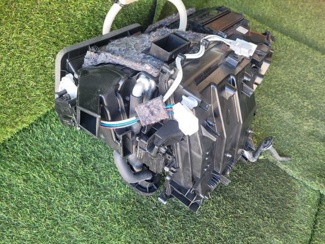 bontott SUZUKI SX4 S-Cross II Fűtés Box