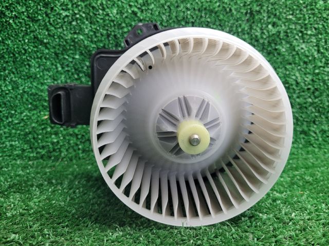 bontott SUZUKI SX4 S-Cross II Fűtőmotor (Klímás)