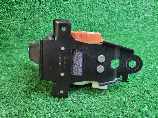 bontott SUZUKI SX4 S-Cross II Hátsó középső Biztonsági Öv