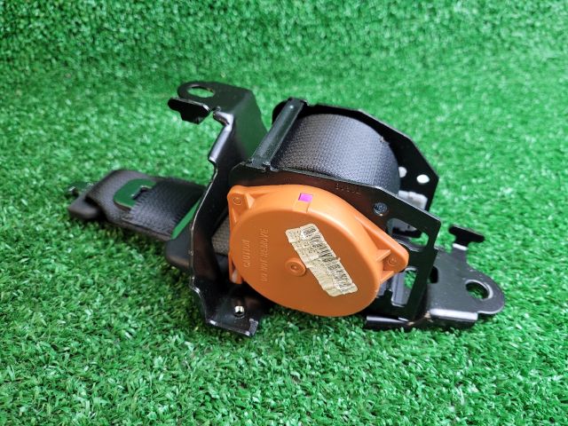 bontott SUZUKI SX4 S-Cross II Hátsó középső Biztonsági Öv