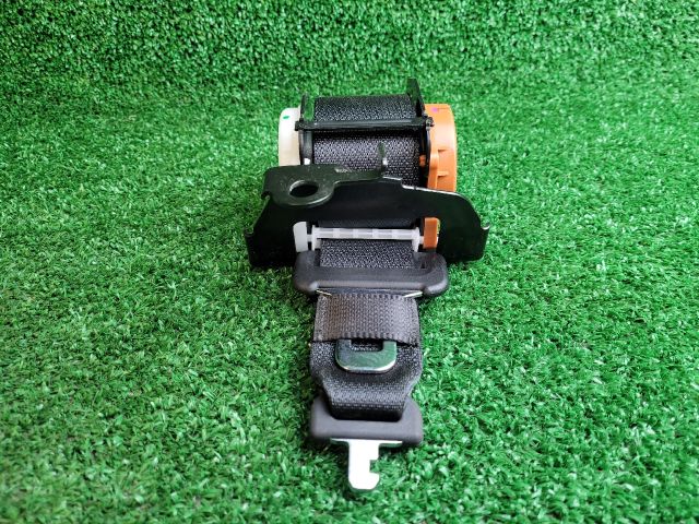 bontott SUZUKI SX4 S-Cross II Hátsó középső Biztonsági Öv