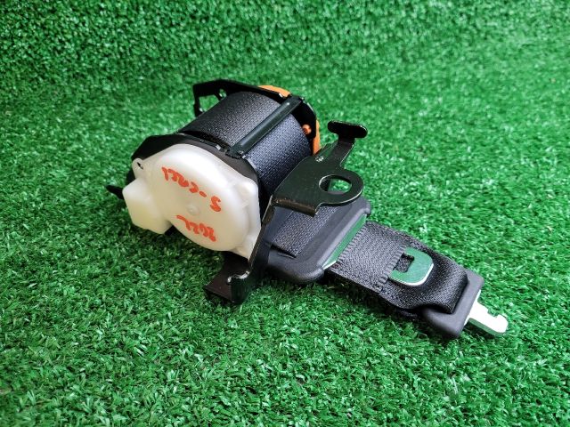 bontott SUZUKI SX4 S-Cross II Hátsó középső Biztonsági Öv