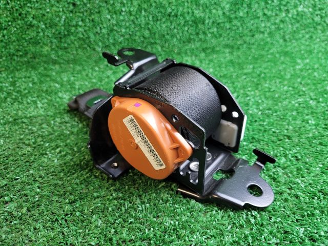 bontott SUZUKI SX4 S-Cross II Hátsó középső Biztonsági Öv