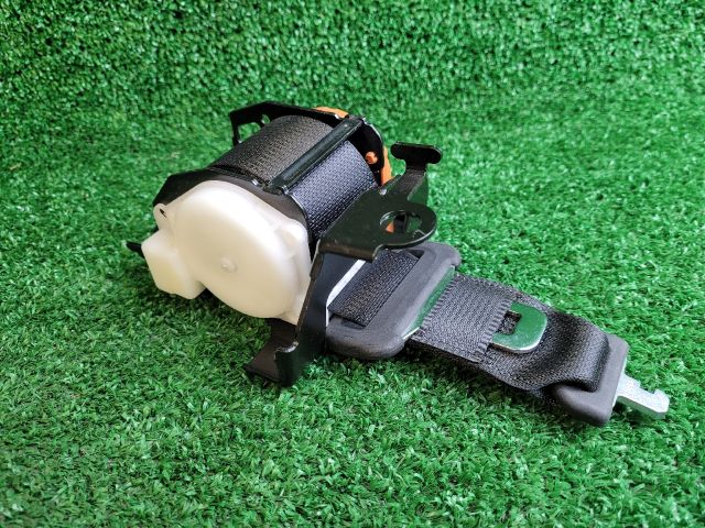 bontott SUZUKI SX4 S-Cross II Hátsó középső Biztonsági Öv