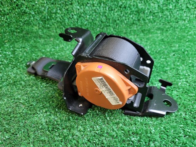 bontott SUZUKI SX4 S-Cross II Hátsó középső Biztonsági Öv