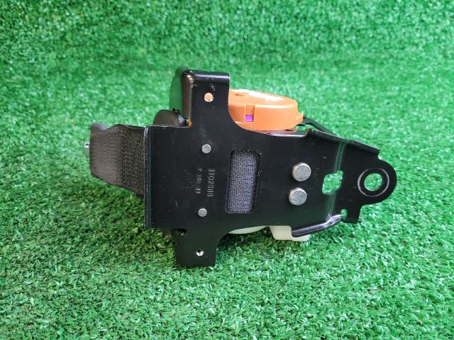 bontott SUZUKI SX4 S-Cross II Hátsó középső Biztonsági Öv