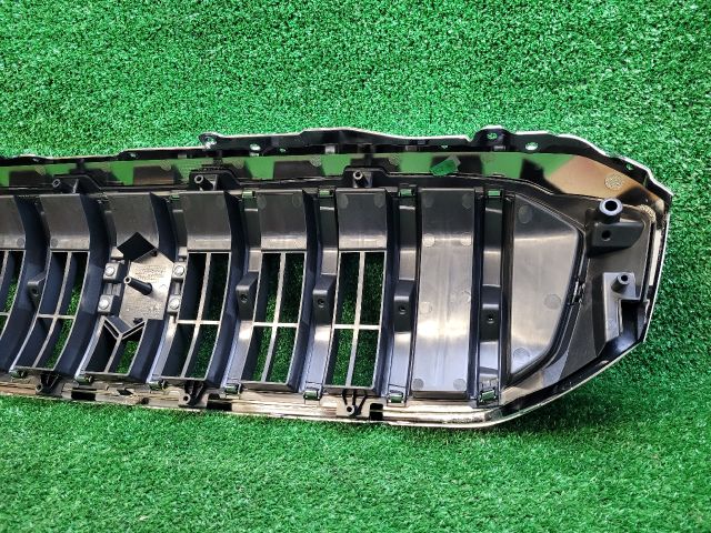 bontott SUZUKI SX4 S-Cross II Hűtőrács