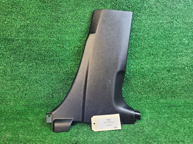 bontott SUZUKI SX4 S-Cross II Jobb B Oszlop Burkolat