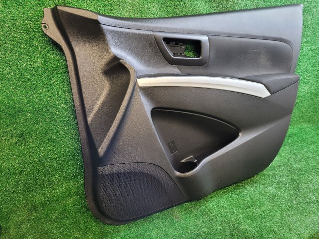 bontott SUZUKI SX4 S-Cross II Jobb első Ajtó Kárpit