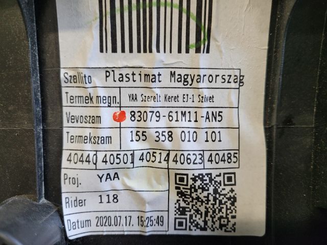 bontott SUZUKI SX4 S-Cross II Jobb első Ajtó Kárpit