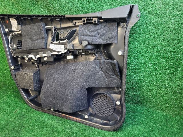 bontott SUZUKI SX4 S-Cross II Jobb első Ajtó Kárpit