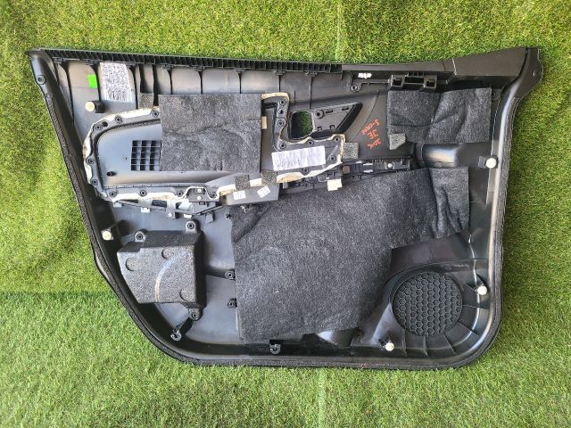 bontott SUZUKI SX4 S-Cross II Jobb első Ajtó Kárpit