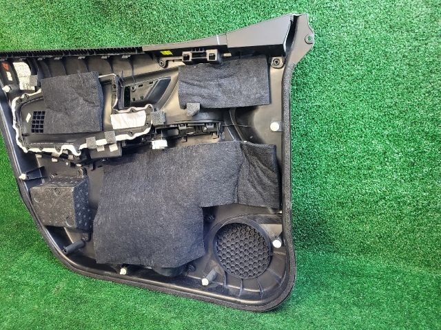 bontott SUZUKI SX4 S-Cross II Jobb első Ajtó Kárpit