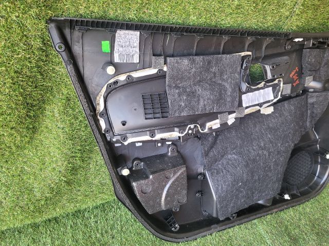 bontott SUZUKI SX4 S-Cross II Jobb első Ajtó Kárpit