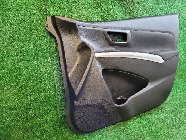 bontott SUZUKI SX4 S-Cross II Jobb első Ajtó Kárpit