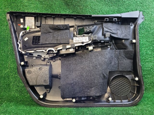 bontott SUZUKI SX4 S-Cross II Jobb első Ajtó Kárpit