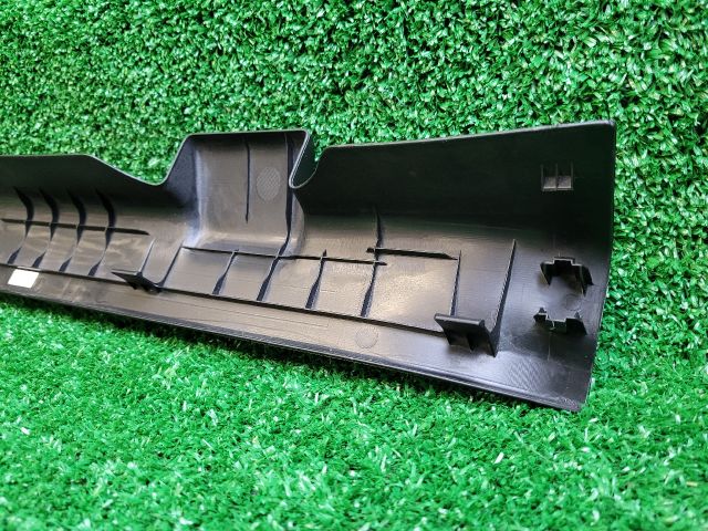 bontott SUZUKI SX4 S-Cross II Jobb első Belső Küszöb Burkolat