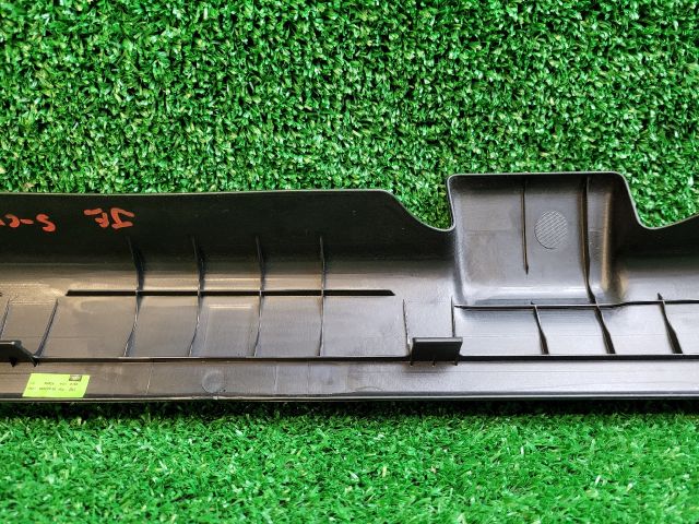 bontott SUZUKI SX4 S-Cross II Jobb első Belső Küszöb Burkolat