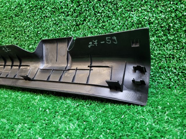 bontott SUZUKI SX4 S-Cross II Jobb első Belső Küszöb Burkolat