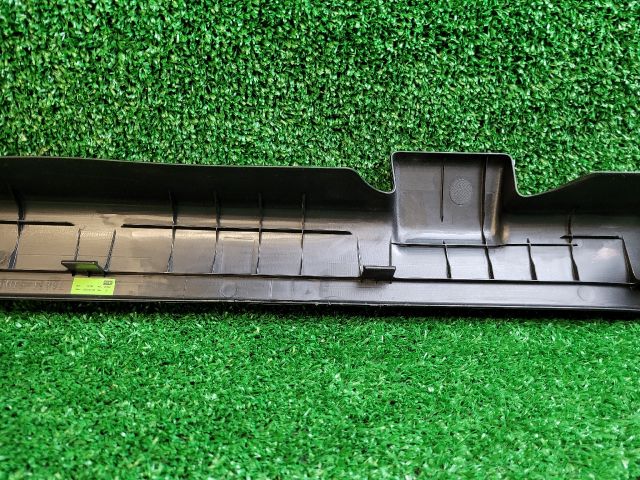 bontott SUZUKI SX4 S-Cross II Jobb első Belső Küszöb Burkolat