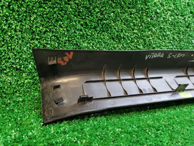 bontott SUZUKI SX4 S-Cross II Jobb első Belső Küszöb Burkolat