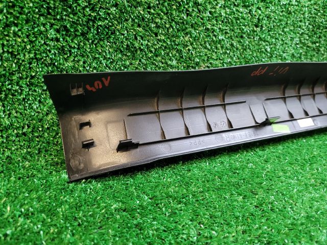 bontott SUZUKI SX4 S-Cross II Jobb első Belső Küszöb Burkolat