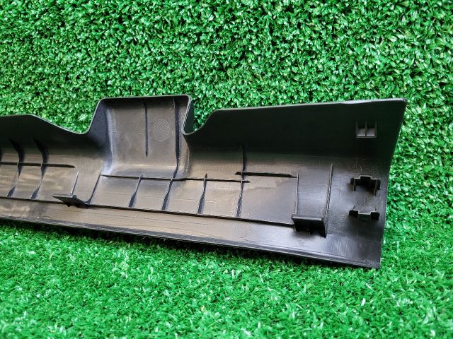 bontott SUZUKI SX4 S-Cross II Jobb első Belső Küszöb Burkolat