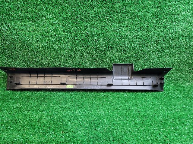 bontott SUZUKI SX4 S-Cross II Jobb első Belső Küszöb Burkolat