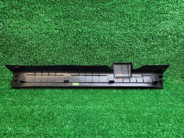 bontott SUZUKI SX4 S-Cross II Jobb első Belső Küszöb Burkolat