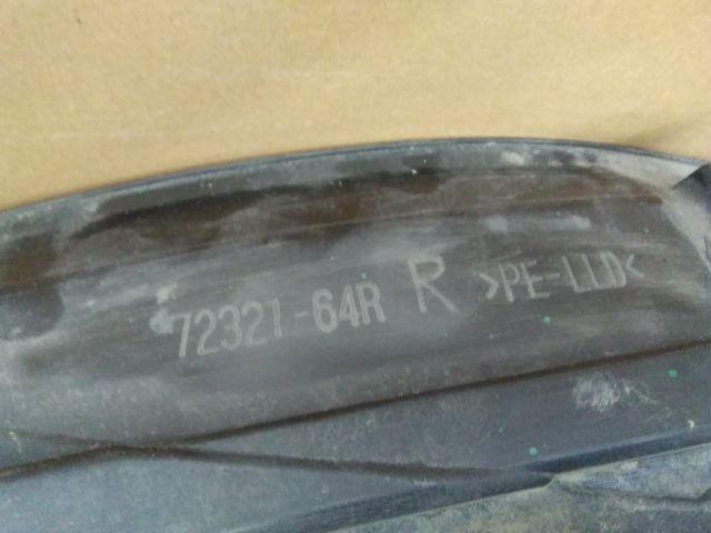 bontott SUZUKI SX4 S-Cross II Jobb első Dobbetét (Kerékjárati, Műanyag)