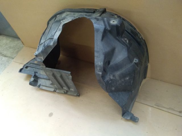 bontott SUZUKI SX4 S-Cross II Jobb első Dobbetét (Kerékjárati, Műanyag)