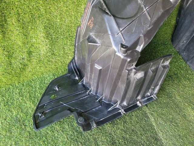 bontott SUZUKI SX4 S-Cross II Jobb első Dobbetét (Kerékjárati, Műanyag)