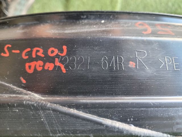 bontott SUZUKI SX4 S-Cross II Jobb első Dobbetét (Kerékjárati, Műanyag)