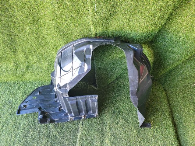 bontott SUZUKI SX4 S-Cross II Jobb első Dobbetét (Kerékjárati, Műanyag)