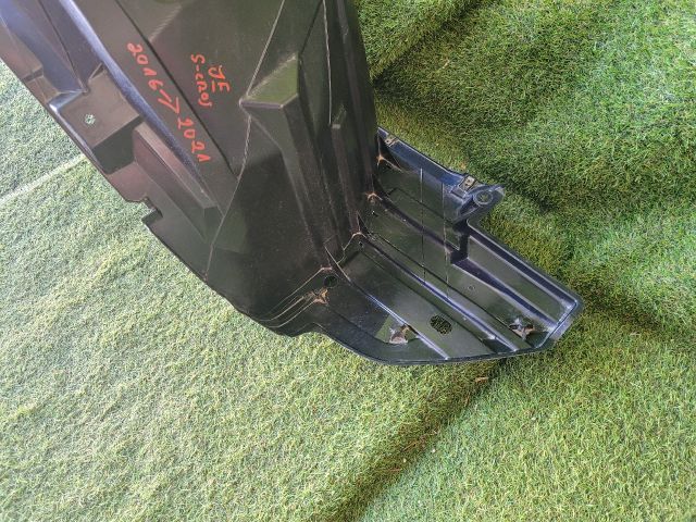 bontott SUZUKI SX4 S-Cross II Jobb első Dobbetét (Kerékjárati, Műanyag)