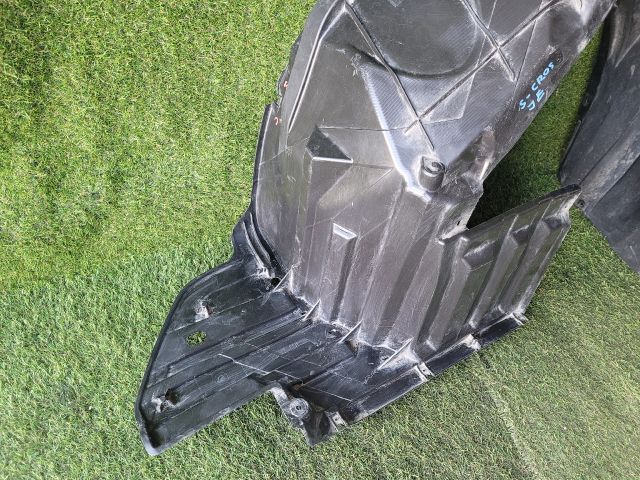 bontott SUZUKI SX4 S-Cross II Jobb első Dobbetét (Kerékjárati, Műanyag)