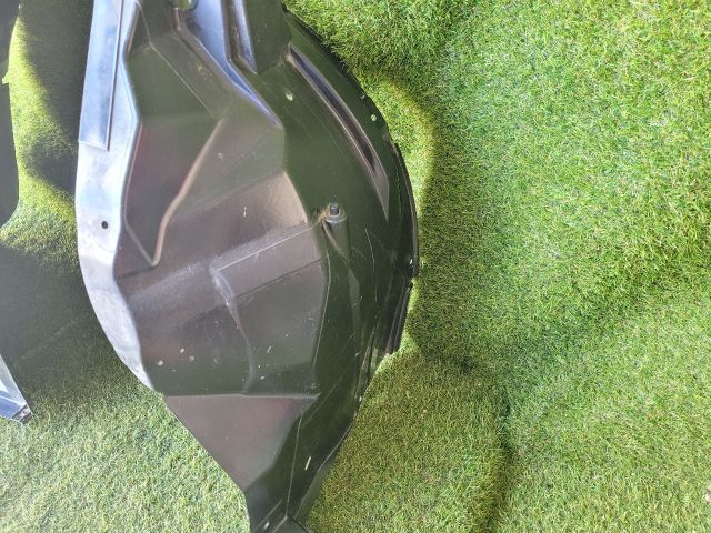 bontott SUZUKI SX4 S-Cross II Jobb első Dobbetét (Kerékjárati, Műanyag)