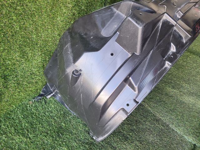 bontott SUZUKI SX4 S-Cross II Jobb első Dobbetét (Kerékjárati, Műanyag)