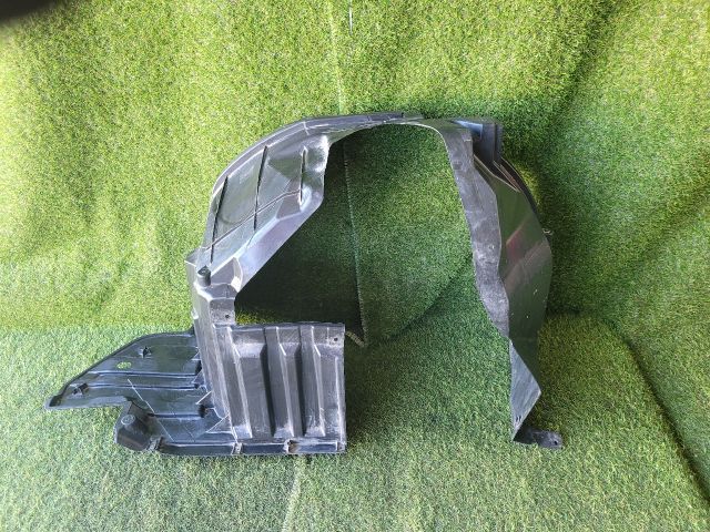 bontott SUZUKI SX4 S-Cross II Jobb első Dobbetét (Kerékjárati, Műanyag)