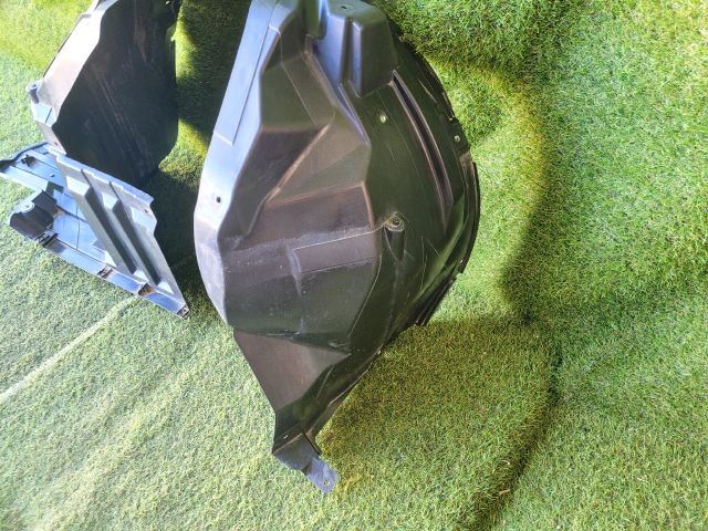 bontott SUZUKI SX4 S-Cross II Jobb első Dobbetét (Kerékjárati, Műanyag)