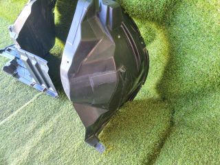 bontott SUZUKI SX4 S-Cross II Jobb első Dobbetét (Kerékjárati, Műanyag)