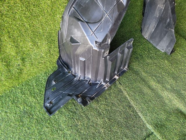 bontott SUZUKI SX4 S-Cross II Jobb első Dobbetét (Kerékjárati, Műanyag)